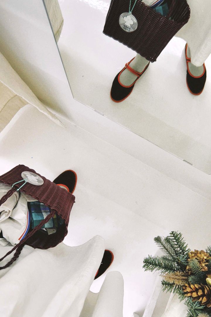 脱・黒タイツに挑戦◇ 大人色のカラータイツで作る冬の足元コーデ【ささやかですてきなもの 大谷有紀 vol.217】