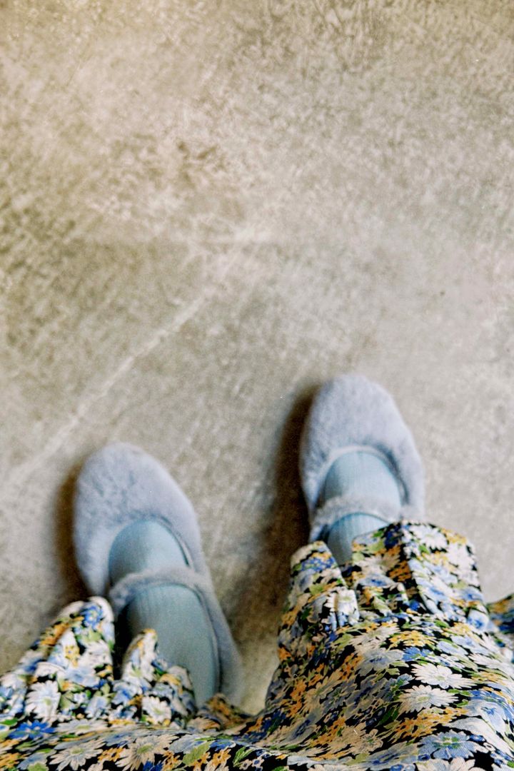 脱・黒タイツに挑戦◇ 大人色のカラータイツで作る冬の足元コーデ【ささやかですてきなもの 大谷有紀 vol.217】