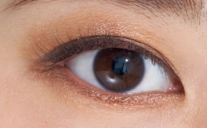 【奥二重メイク】まぶたがスッキリ見える目尻重めのバランス感