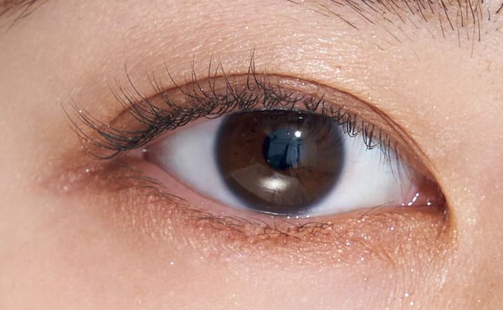 【奥二重メイク】二重幅がつぶれない透け影グラデ