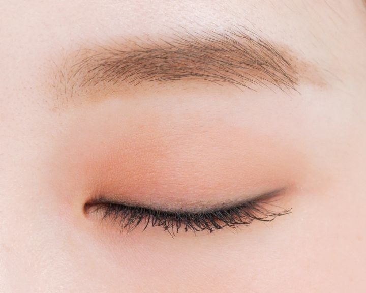 【奥二重メイク】シンプルグラデに黒のインラインで強い眼差しに