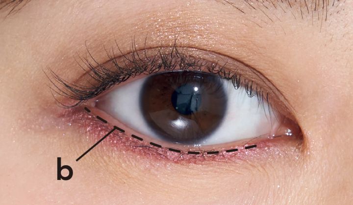 【奥二重メイク 塗り方】THREE スターゲージング アイシャドウクアッド 01