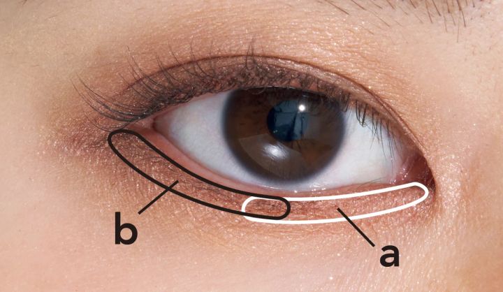 【奥二重メイク 塗り方】アディクション ザ アイシャドウ パレット + 001