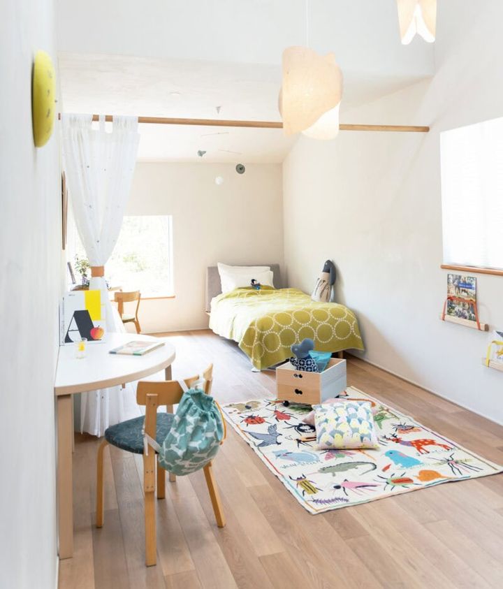 さまざまなアートが躍るワクワクする子ども部屋