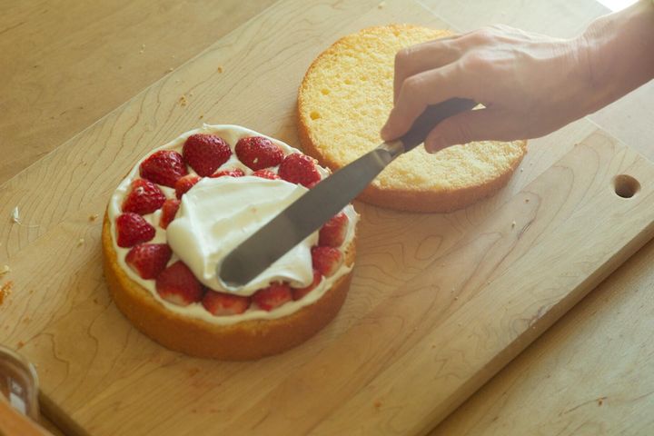 8分立ての生クリームを塗る