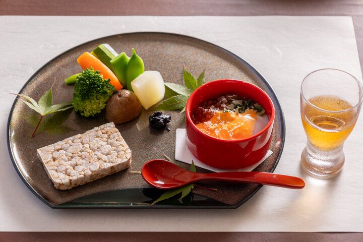 雪景色も楽しめる信州・野沢温泉へ♪ 自家源泉をもつ「旅館 さかや」でまったりステイ