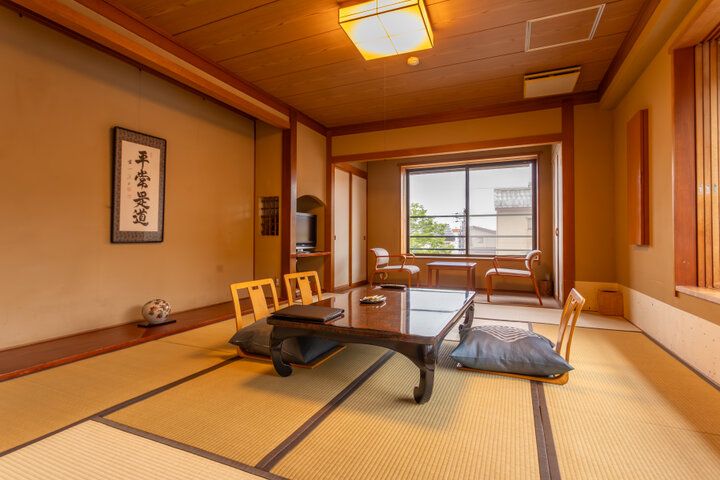 雪景色も楽しめる信州・野沢温泉へ♪ 自家源泉をもつ「旅館 さかや」でまったりステイ