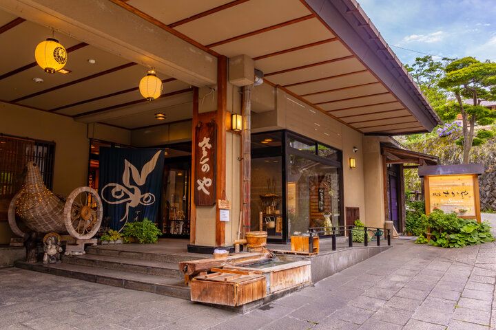 雪景色も楽しめる信州・野沢温泉へ♪ 自家源泉をもつ「旅館 さかや」でまったりステイ