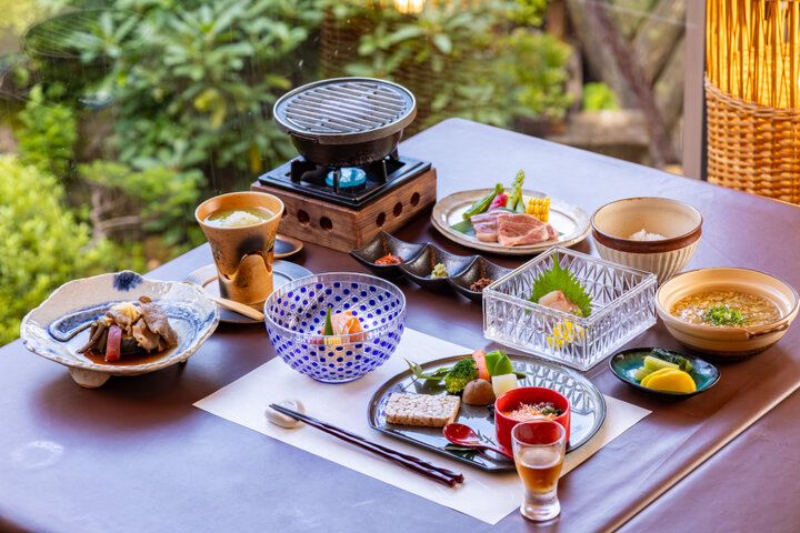 雪景色も楽しめる信州・野沢温泉へ♪ 自家源泉をもつ「旅館 さかや」でまったりステイ