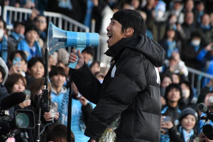 川崎フロンターレ中村憲剛の引退試合に2万人超えのサポが集結 「みんなの笑顔が見れて感無量」「幸せな1日」でピッチに別れ