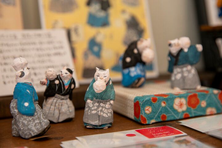 昭和アンティークな雰囲気の店内にキュートな猫がいっぱい♪ 湯島の猫雑貨店「王冠印雑貨店」
