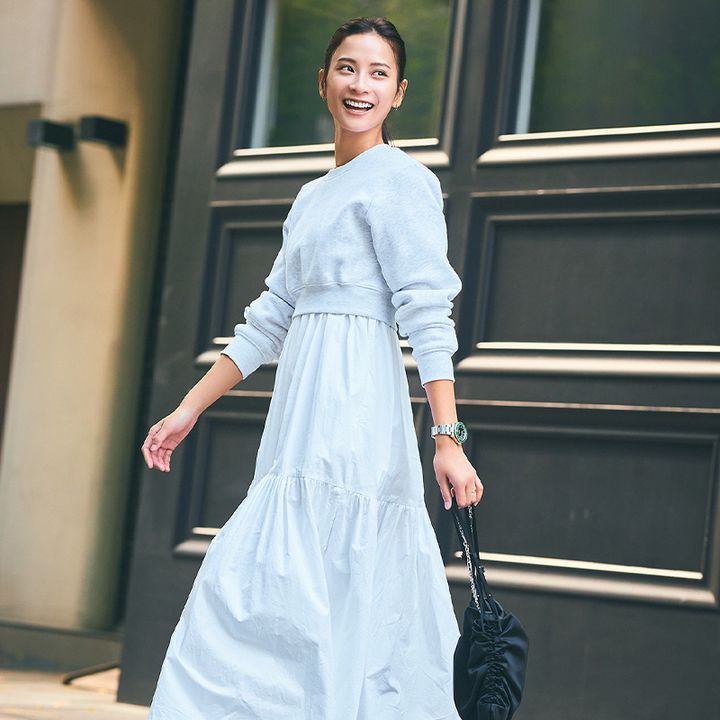 ZARAのワンピースに短丈スウェットを重ねてスタイルアップ