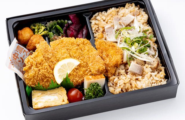 「富山ブラック飯と富山豚のトンカツ」 1,130円