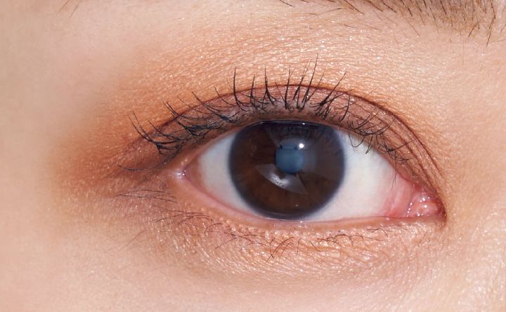 【二重メイク】透明感を生かした、旬を感じる立体EYE