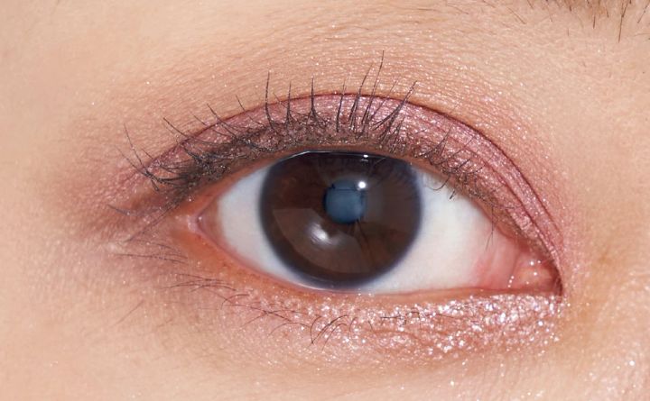 【二重メイク】可愛すぎない洗練ピンクな目元に