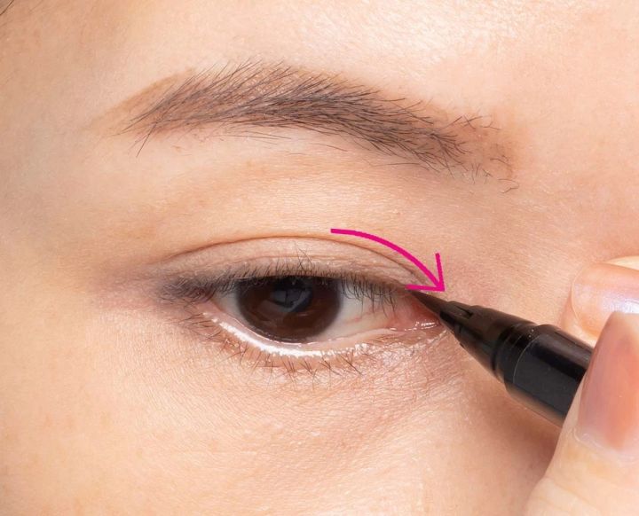 二重 アイライン アイライナー 引き方