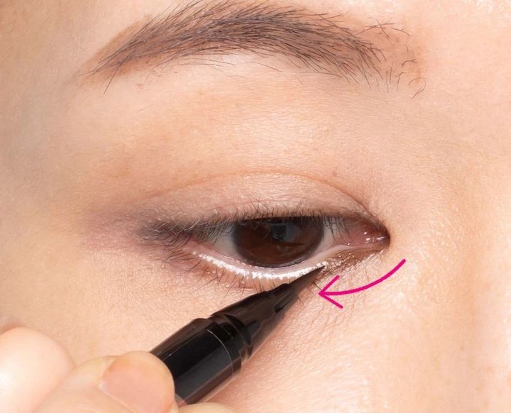 二重 アイライン アイライナー 引き方