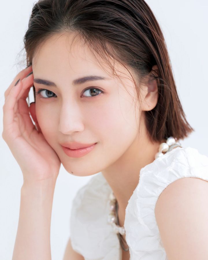 【二重メイク】透明感あふれる、上品ロージーEYE