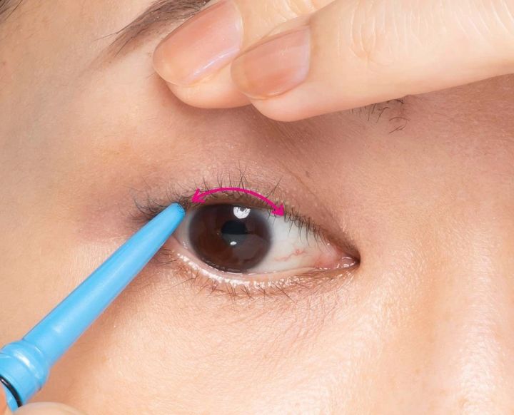 二重 アイライン アイライナー 引き方