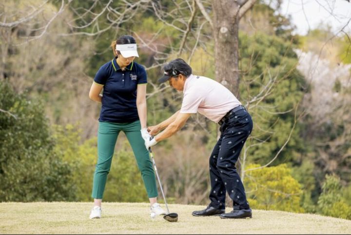 アドレスを変えるだけで“美スイング”が身につく！編集部員が実践