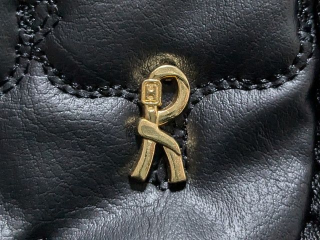 キルティングドレッサーポーチのロゴ