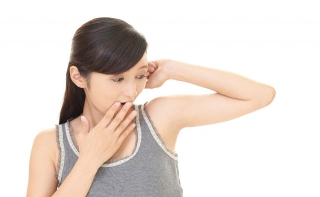 驚いた表情の女性