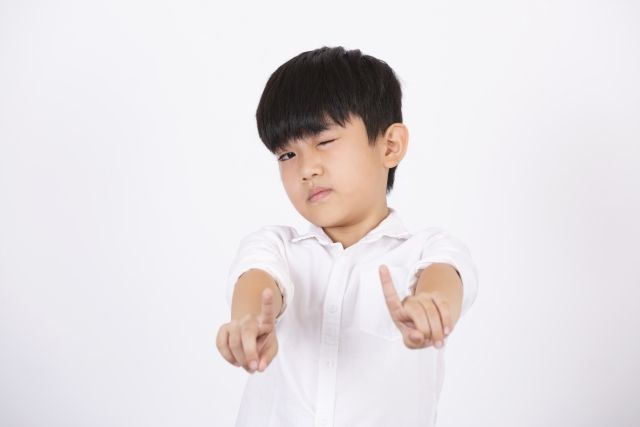 注意する子どものイメージ