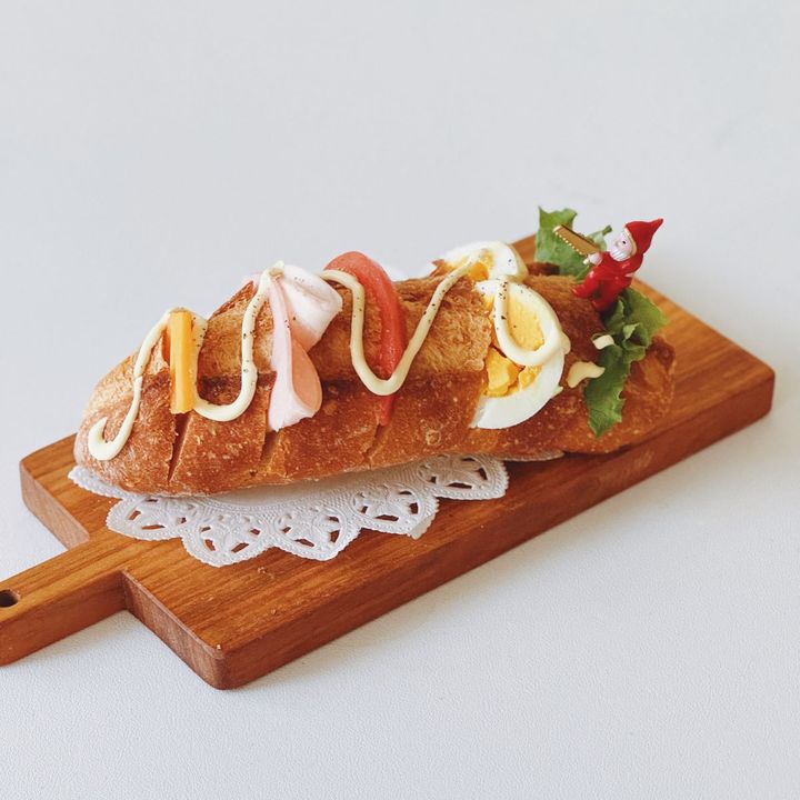 【5分以内で完成】具材をはさむだけ！すぐに美味しいクリスマスバゲット【パン好きなsumire.のバゲットサンドのレシピ vol.32 〜レシピで旅するヨーロッパ〜】