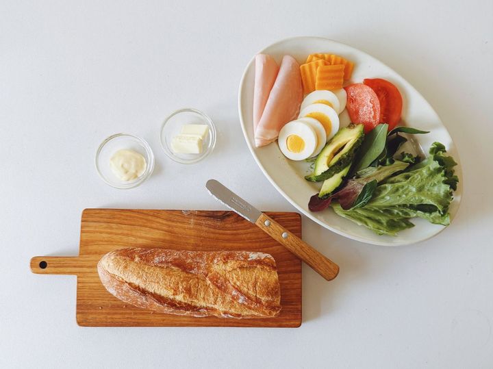 【5分以内で完成】具材をはさむだけ！すぐに美味しいクリスマスバゲット【パン好きなsumire.のバゲットサンドのレシピ vol.32 〜レシピで旅するヨーロッパ〜】