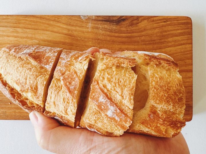 【5分以内で完成】具材をはさむだけ！すぐに美味しいクリスマスバゲット【パン好きなsumire.のバゲットサンドのレシピ vol.32 〜レシピで旅するヨーロッパ〜】