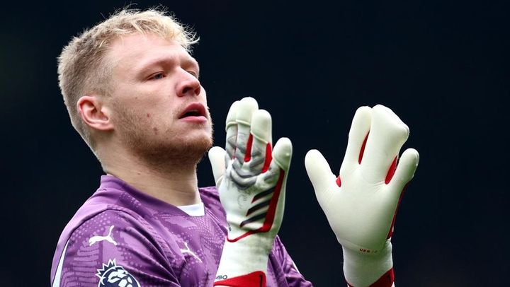 日本代表の同僚である50億円GK、4本指の特殊なGKグローブで試合に出場したワケ