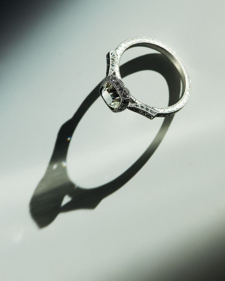 リング（PT×クッションカット センターダイヤモンド1.01ct）￥2,567,400