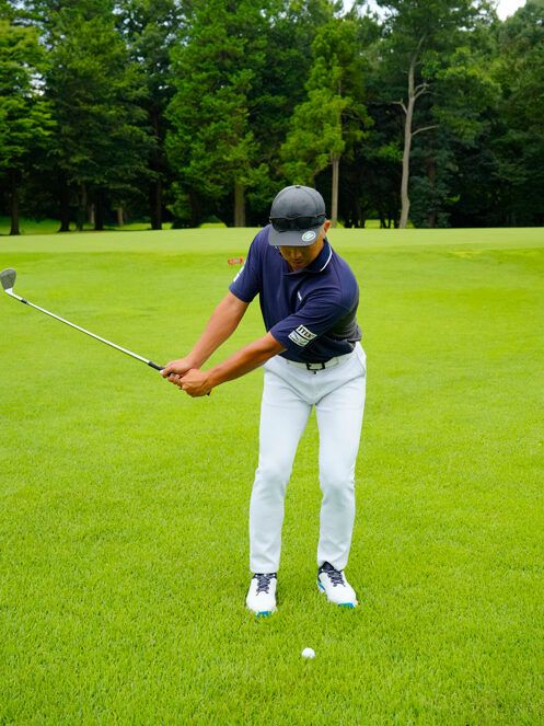 ラフからのアプローチは“カットめ”に打つのがコツ！