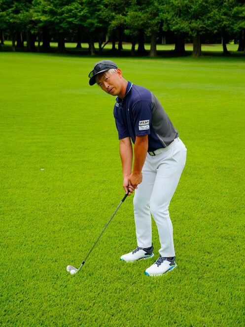 ラフからのアプローチは“カットめ”に打つのがコツ！