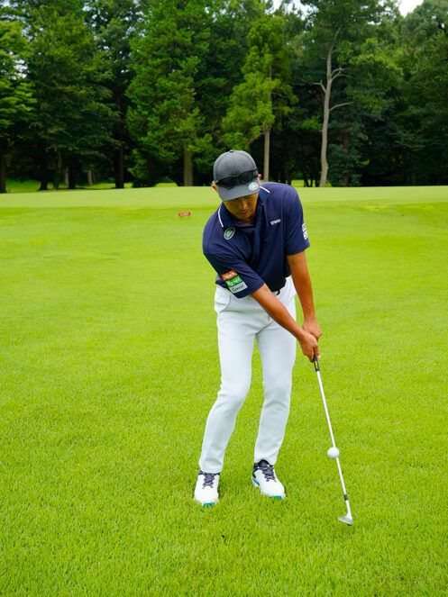 ラフからのアプローチは“カットめ”に打つのがコツ！