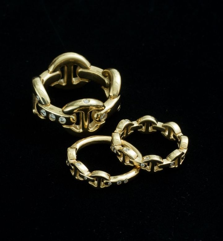 「スターダスト」リング（YG×ダイヤモンド） 上から時計周りに ￥2,310,000 ￥847,000 ￥649,000