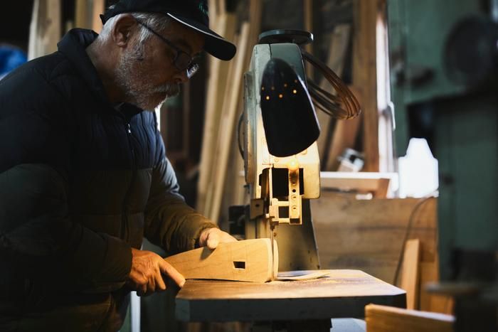 家具をつくる秋廣昇さん