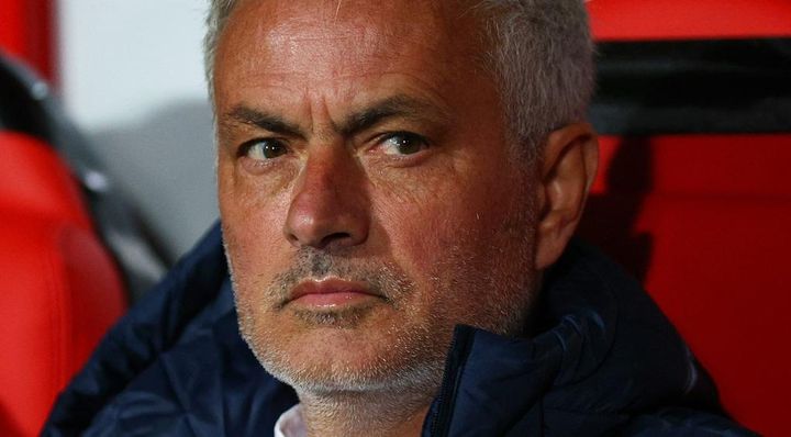 61歳世界的監督、「胆嚢手術は成功」とチームが発表