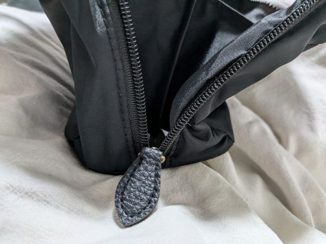 チャックを全開にした状態1