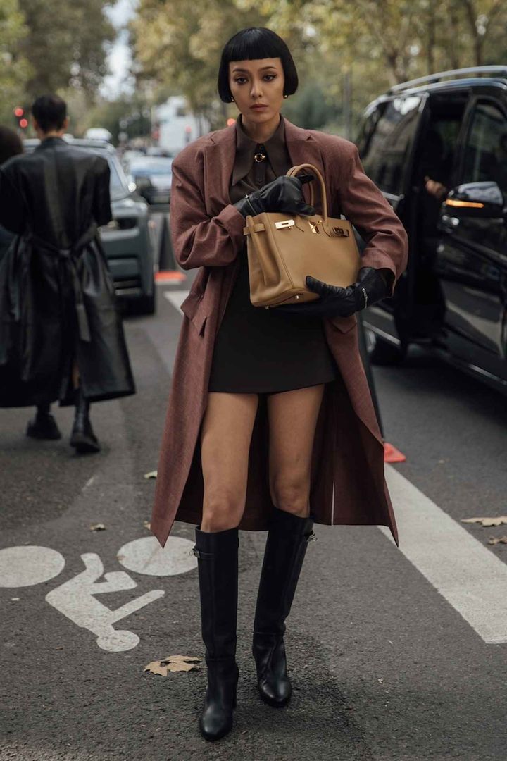 画像: 暖色と黒で作る大人の優雅なスタイル