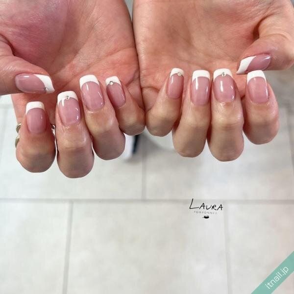 LAURA POMPONNEEが投稿したネイルデザイン [photoid:I0130423] via Itnail Design (744403)