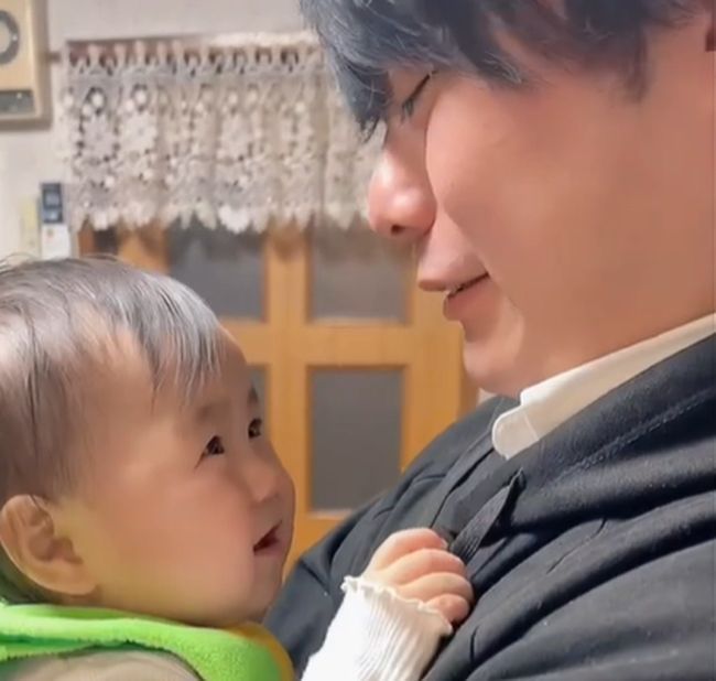 「ママ」と言えた１歳２カ月ガール。パパが試すと…？？