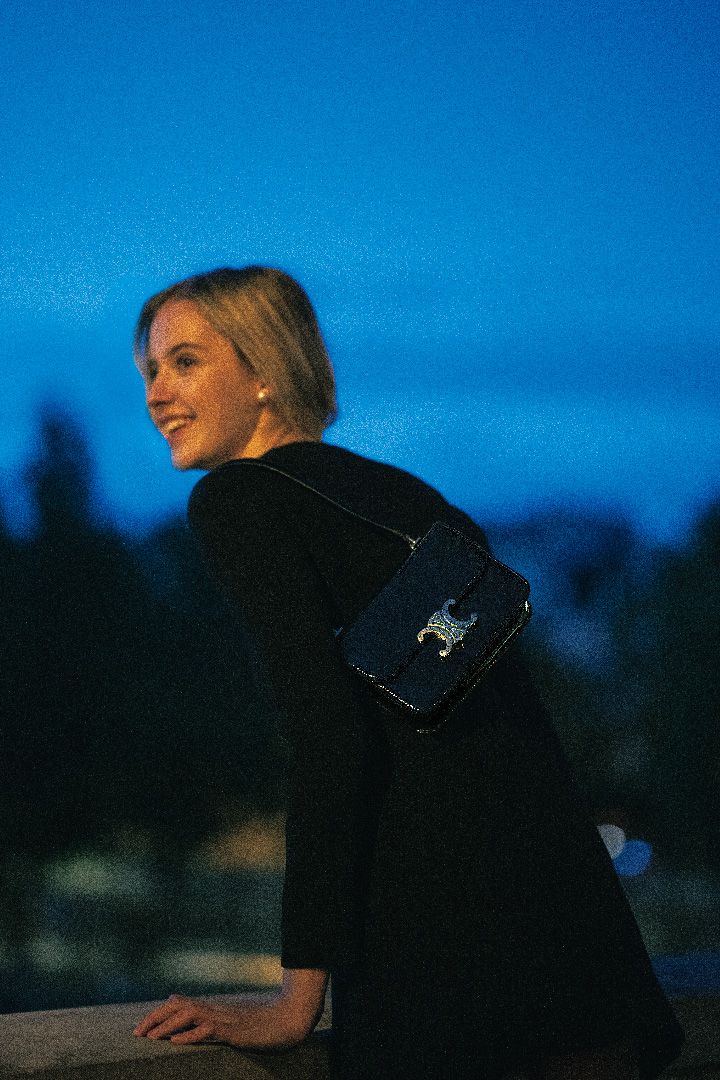 夕暮れ時。憧れのハイブランドを見に纏ってパリの街を闊歩してみたい