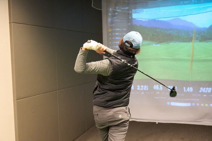 つかまえて飛ばす「赤」と、さらに叩いて飛ばせる「黒」