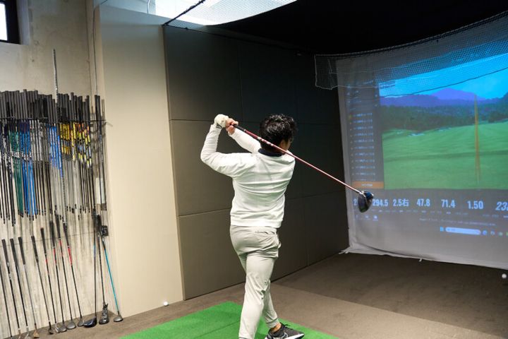 つかまえて飛ばす「赤」と、さらに叩いて飛ばせる「黒」