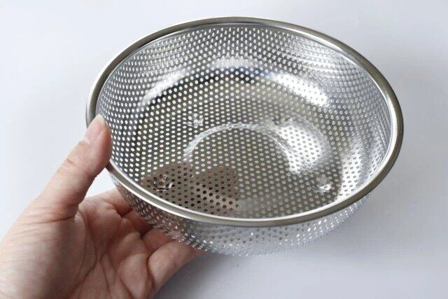 ステンレスパンチングザル ダイソー キッチングッズ