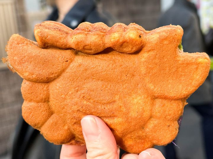 手に持った「カニパン」