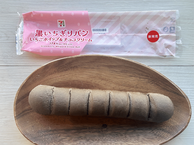 黒いちぎりパン いちごホイップ＆チョコクリーム