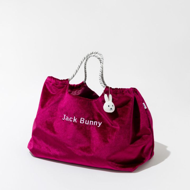 地味になりがちな冬コーデをブラッシュアップ！ 年末年始ゴルフの華やぎアイテム3選