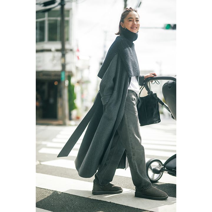 ロングコート×ニットベストの浅見れいなさん